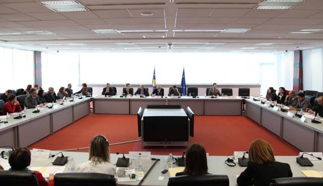 Diskutohet koordinimi i donatorëve në fushën e financave publike