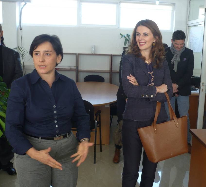 Ministrja Çitaku viziton Zyrën Administrative të Mitrovicës së veriut