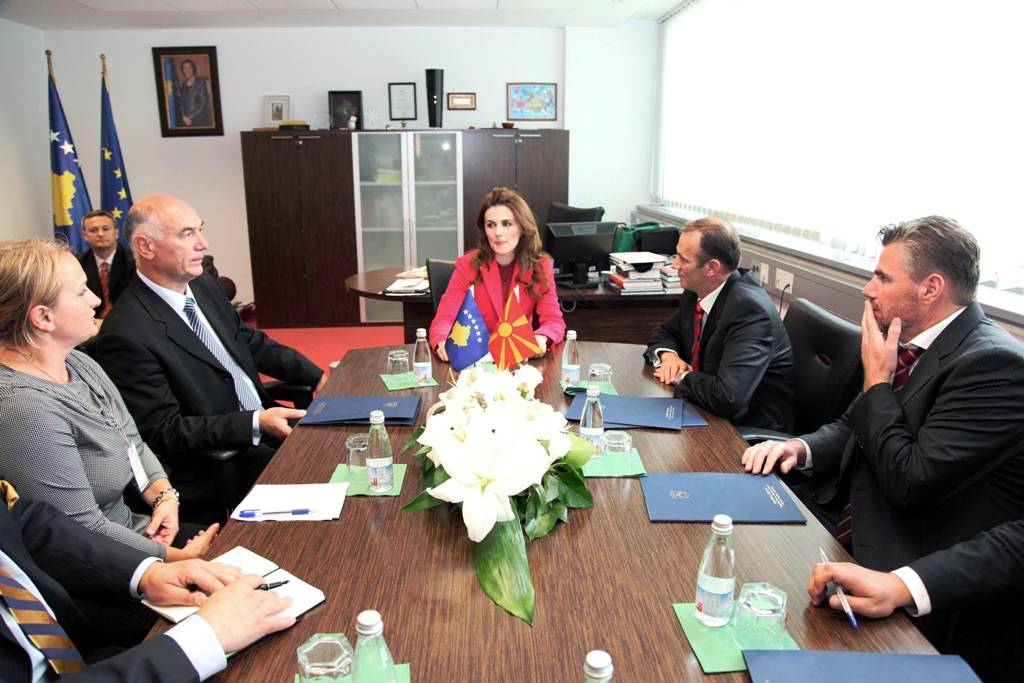 Ministrja Çitaku priti Komisionin parlamentar për Çështje Evropiane të Parlamentit të Maqedonisë