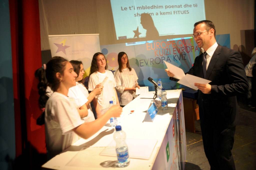 Zëvendës Ministri Kasapolli ishte i pranishëm në finalen e Kuizit për fëmijë Evropa