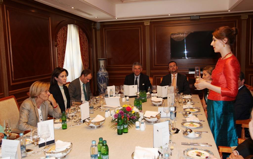 Ministrja Çitaku në drekë pune me Ministren Italiane, Bonino