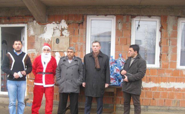 Me përkrahjen e Ministrisë së Integrimit Evropian shpërndahen dhurata për fëmijët e komuniteteve Romë,Ashkali dhe Egjiptianë