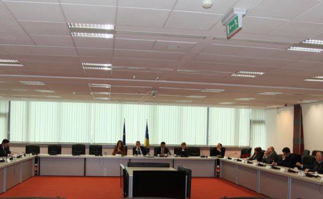 Ministrja Çitaku diskuton asistencën financiare në veri