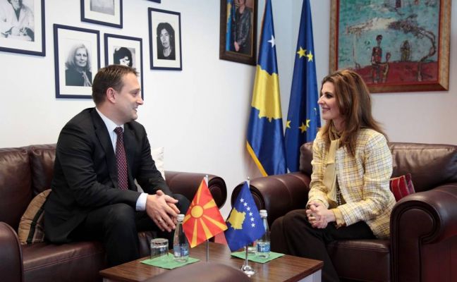 Ministrja Çitaku priti në takim njohës Ambasadorin e Maqedonisë në Kosovë