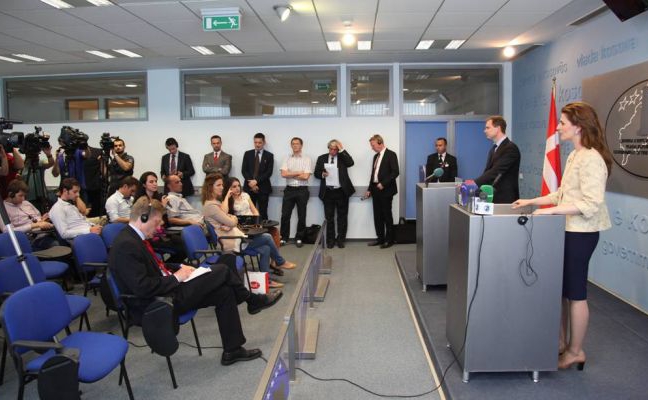 Ministrja Çitaku Falenderon Ambasadorin e Zyrës Ndërlidhëse Greke, Dimitris Moschopoulos
