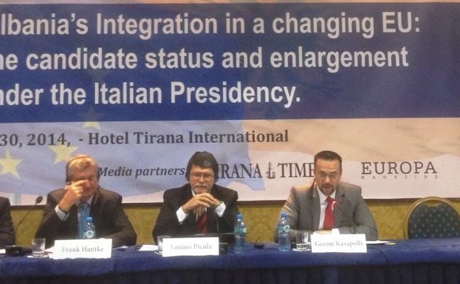 Një kapitull i ri për Integrimin Europian të Shqipërisë në një Europë në zhvillim: Sfidat pas statusit kandidat dhe politika e zgjerimit gjatë Presidencës së Italisë
