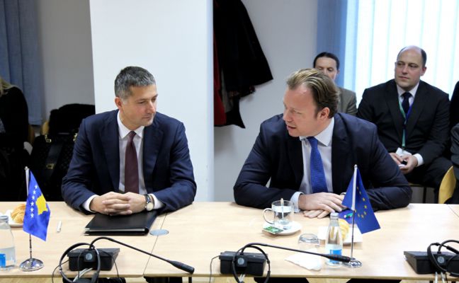 Ministri Çollaku takon Ambasadorët e BE-së
