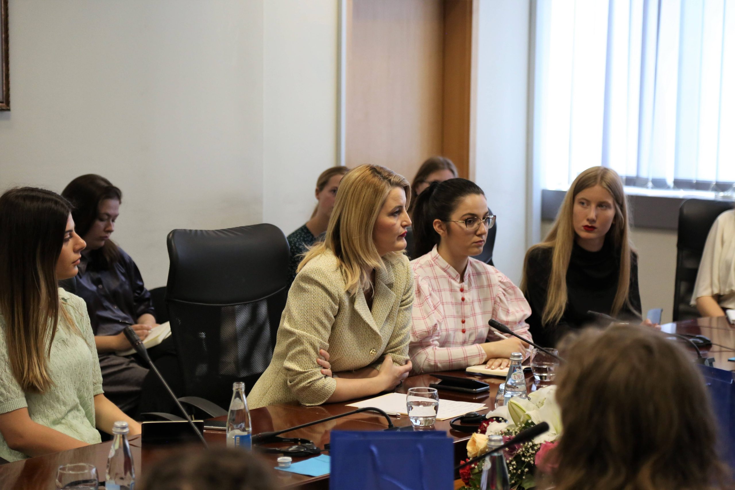 Ministarka Hoxha na sastanku sa međunarodnim studentima: Naš put bez alternative su evropske vrednosti i integracioni procesi