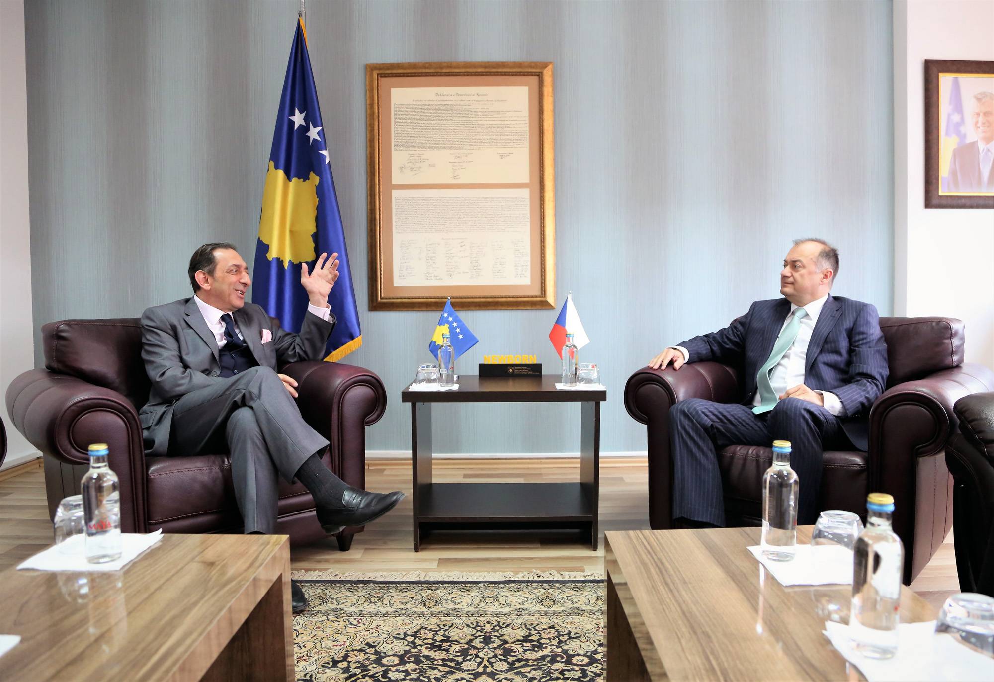 Ministri Reka pret në takim udhëheqësin e Ambasadës së Çekisë