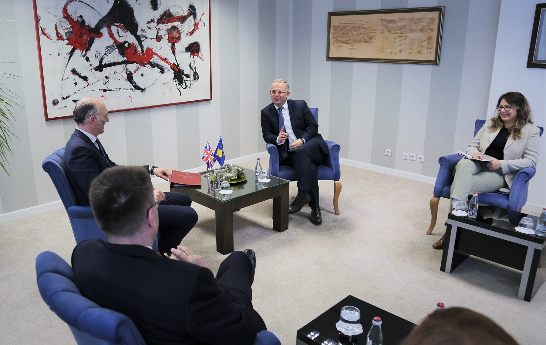 Zëvendëskryeministri Bislimi priti në takim ministrin për Evropë të Mbretërisë së Bashkuar, Leo Docherty