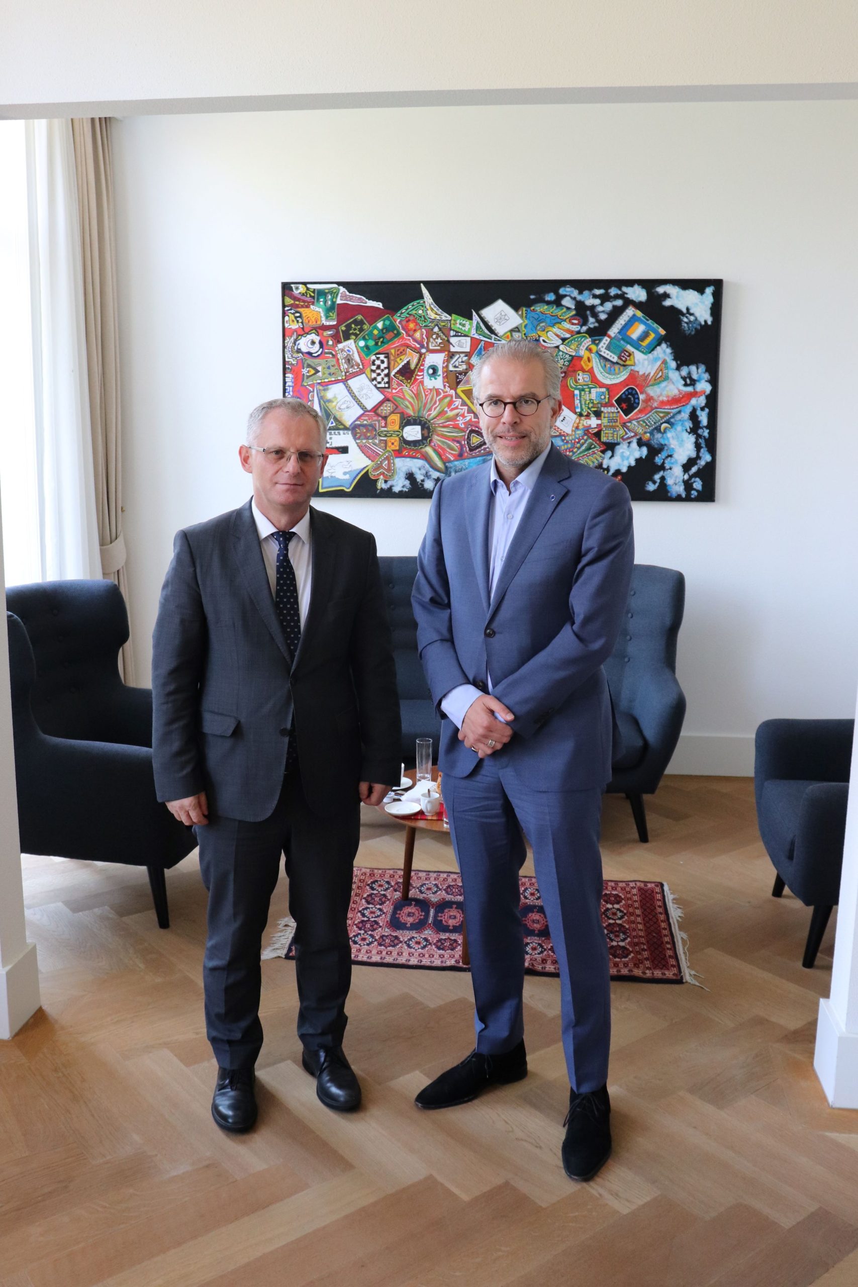 Zëvendëskryeministri Bislimi takoi Eurodeputetin Thijs Reuten