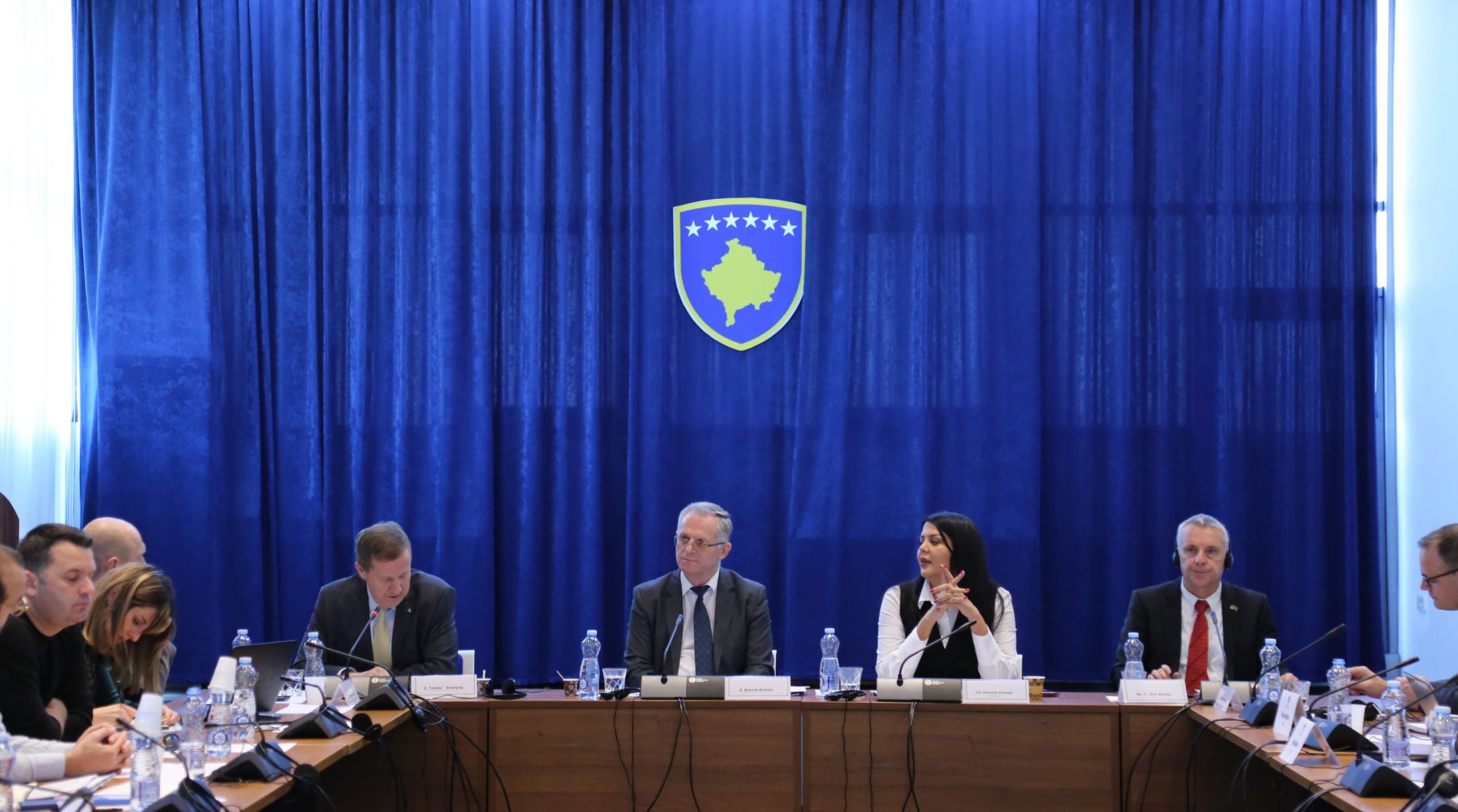 Zëvendëskryeministri Bislimi mori pjesë në tryezën e diskutimit rreth Raportit për Vendin, për vitin 2023