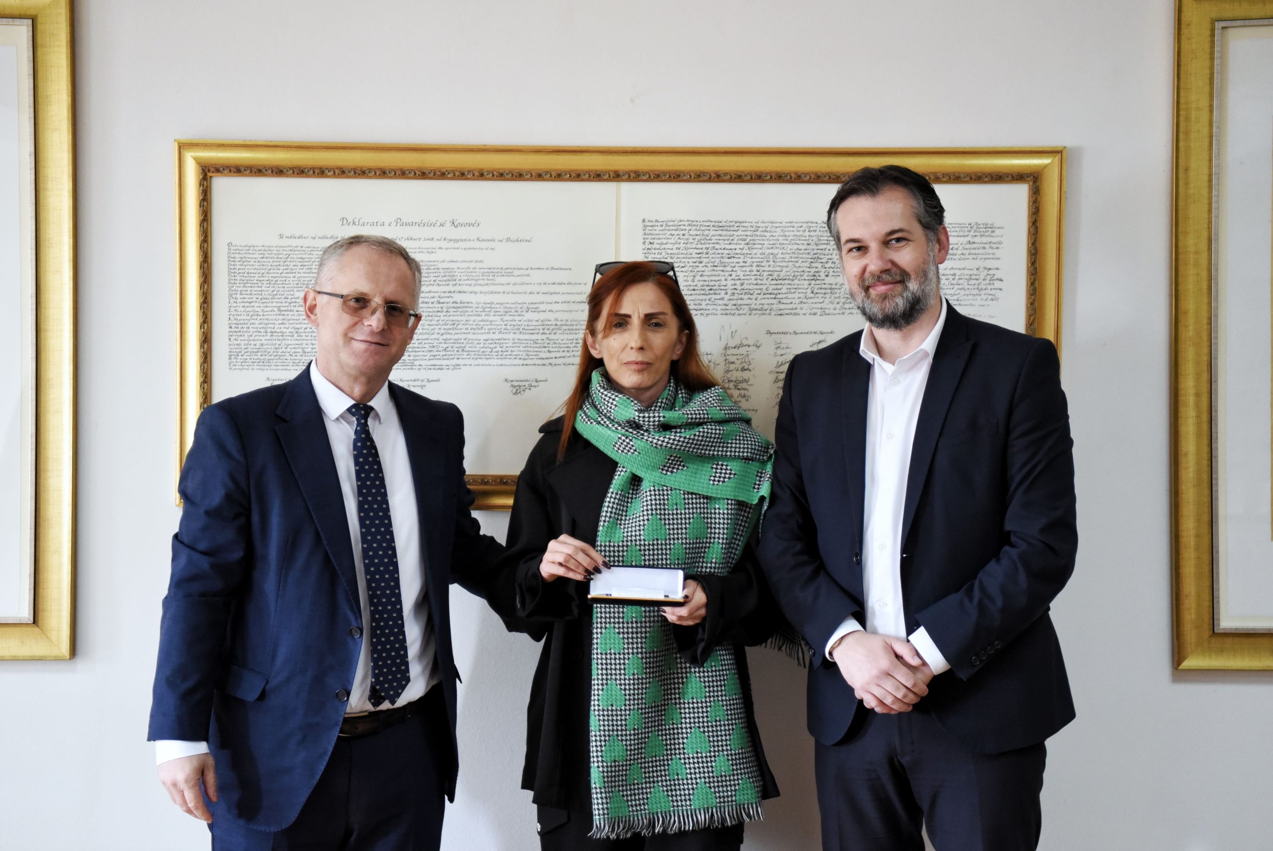 Deputy Prime Minister Bislimi gave to the National Museum of Kosovo, the pen for signing the decision on visa liberalization