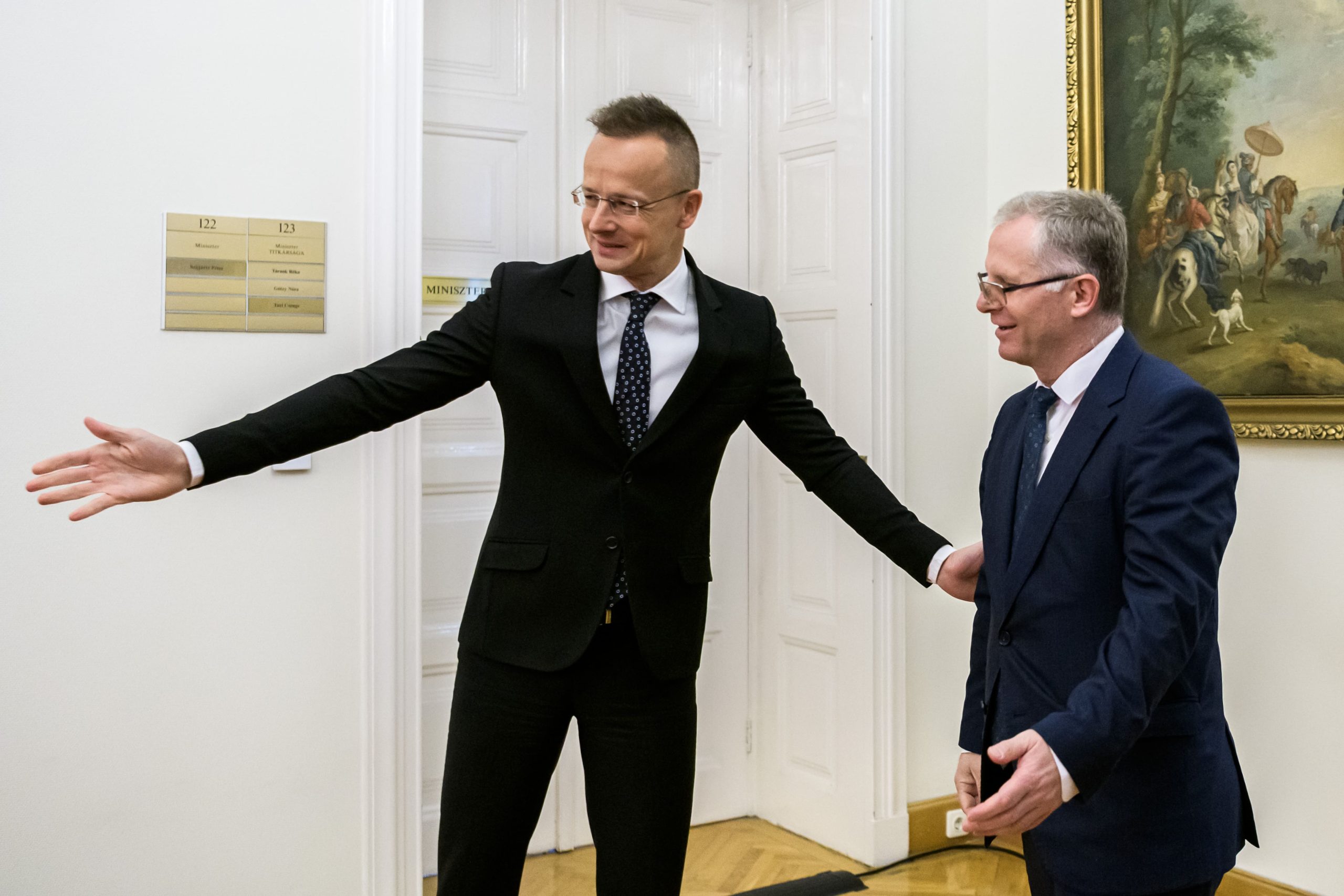 Zëvendëskryeministri Bislimi takohet me Ministrin e Jashtëm dhe të Tregtisë të Hungarisë, Péter Szijjártó