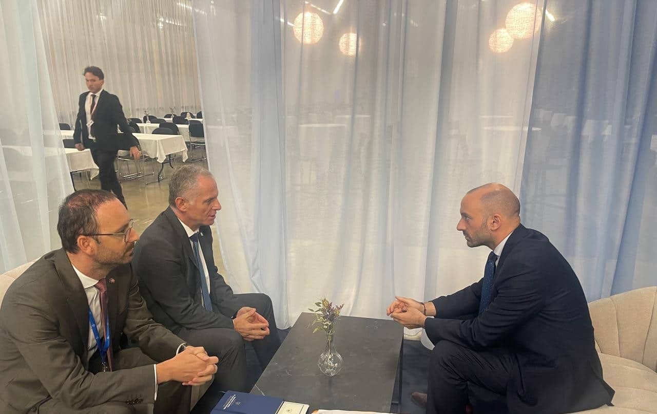 Zëvendëskryeministri Bislimi u takua me ministrin Francez të Deleguar për Evropën, Benjamin Haddad