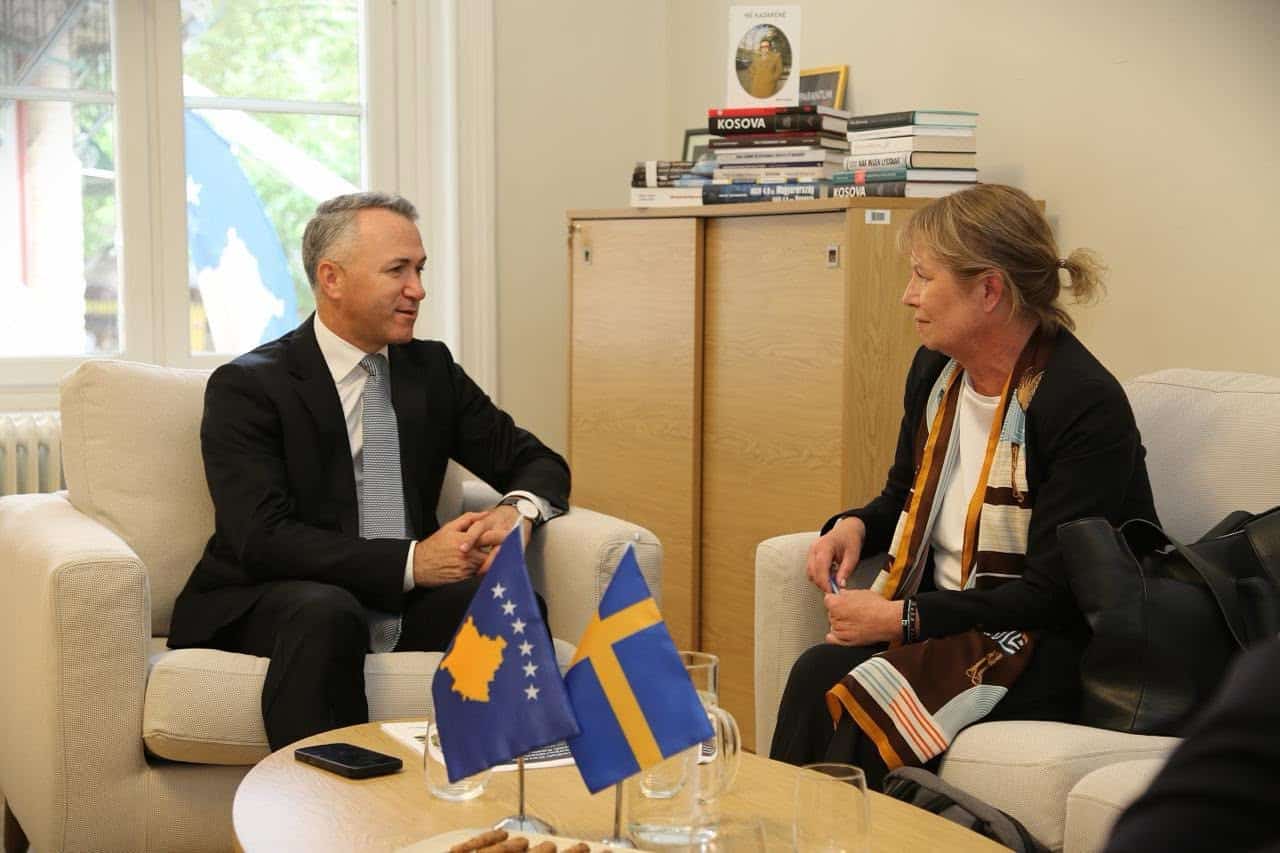 Gjatë vizitës së tij në Suedi, Kryenegociatori i Republikës së Kosovës me Bashkimin Evropian, z. Jeton Zulfaj, u takua me znj. Petra Burcher, Udhëheqëse e Njësisë për Ballkanin Perëndimor dhe Turqinë në Agjencinë Suedeze për Bashkëpunim Ndërkombëtar për Zhvillim (SIDA)